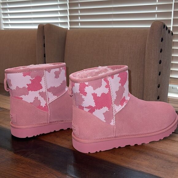 UGG CLASSIC Mini Jagged Camo Boots - Picture 6 of 6